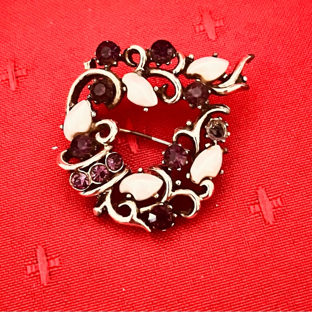 Vintage Lisner Open Heart Rhinestone Brooch